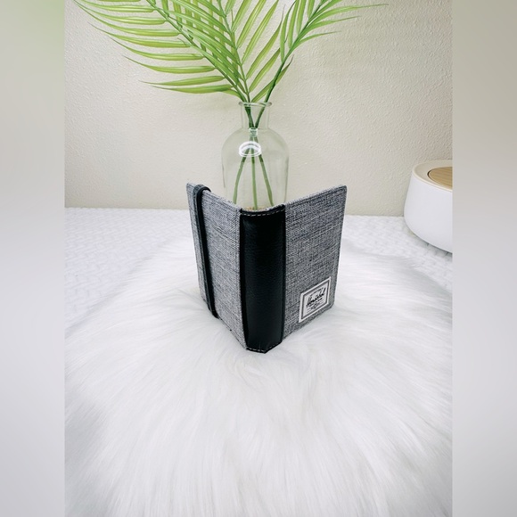 Herschel Supply Co. Gordon Wallet - Picture 4 of 12